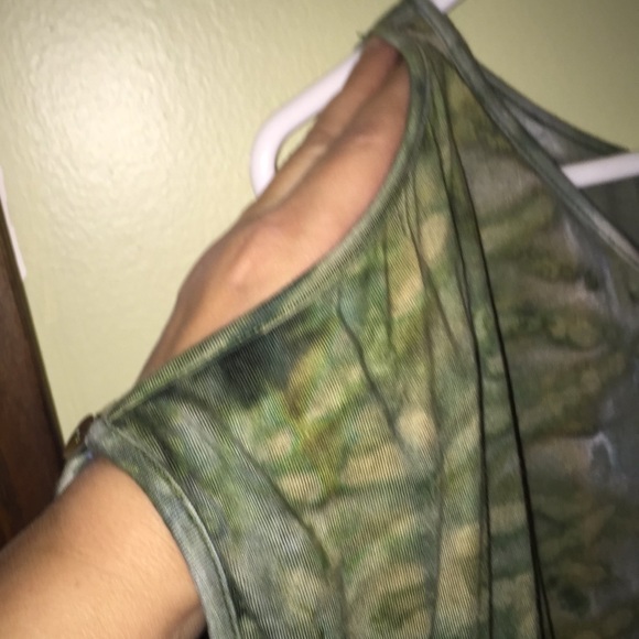 Nomadic Traders peekaboo shoulder top.  Size XL. - Picture 2 of 3